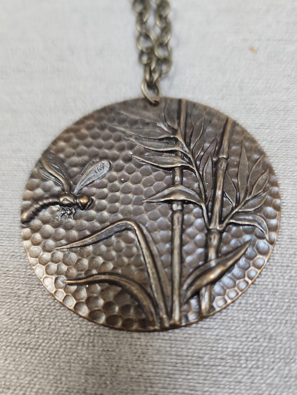 BRASS TONE DRAGONFLY HAMMERED METAL PENDANT NECKLACE NWOT